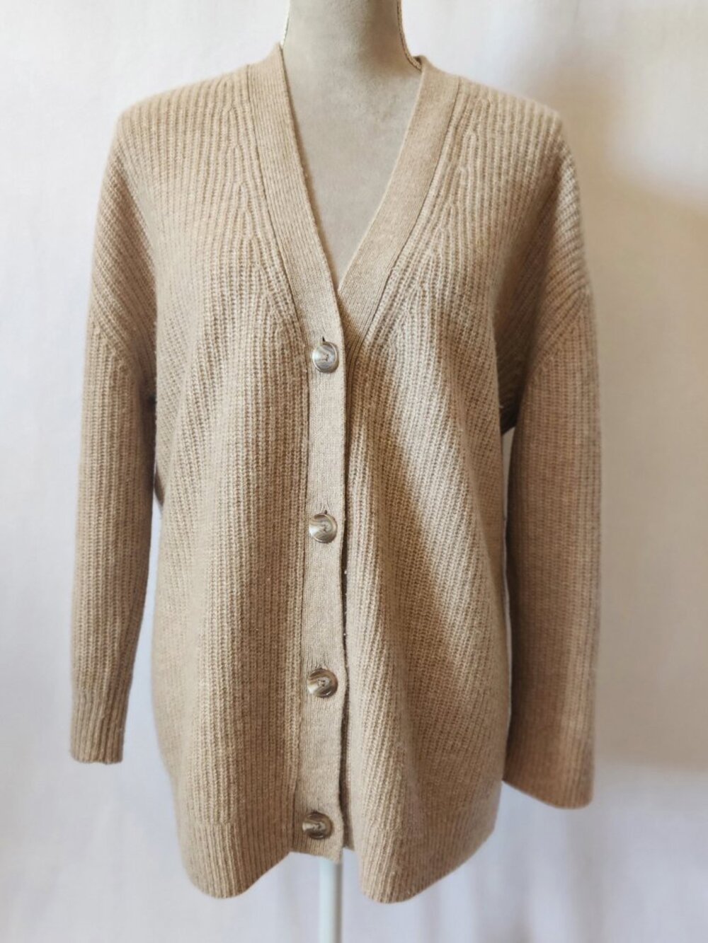 QUINCE Women Size XS Beige 100% Cashmere Button Down Oversized Cardigan Sweater - Picture 2 of 15